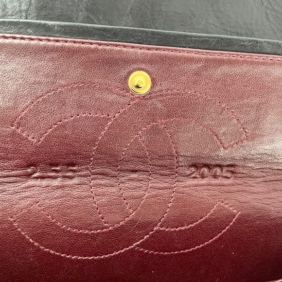 Authentic CHANEL Black 225 2005 Reissue 2.55 Leather Crossbody Bag - Picture 13 of 14